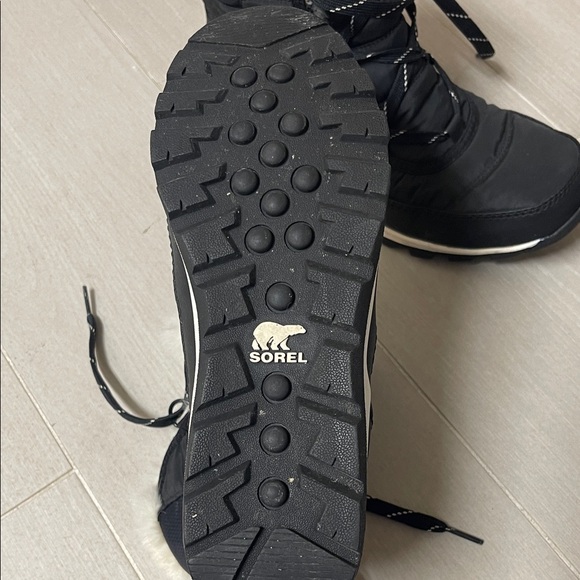 Sorel Women's Black and White Winter Boots EUC - worn a few times - Picture 4 of 7